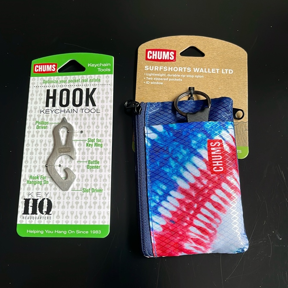 Unisex Chums Surfshorts Wallet and Chums Hook Keychain Tool